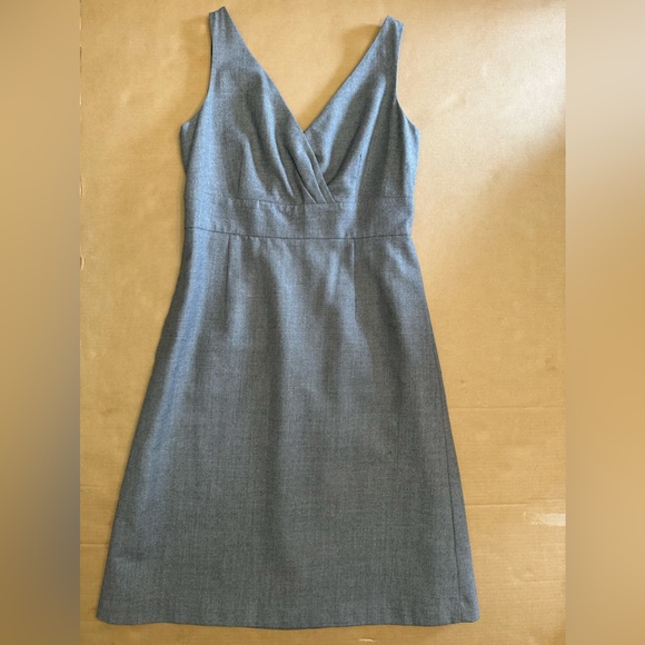 Banana Republic, Gray Sexy Form Fitting Midi Dress W:V-Neck front& Back SZ 8 - Picture 2 of 3